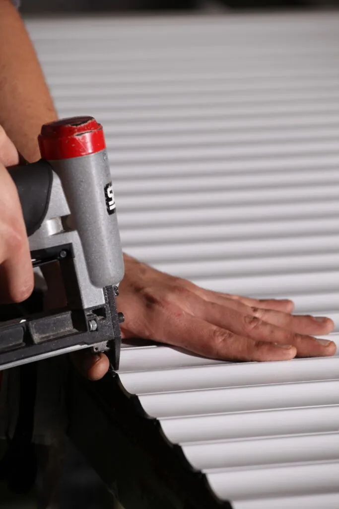 Redőny lamellák arriterezése